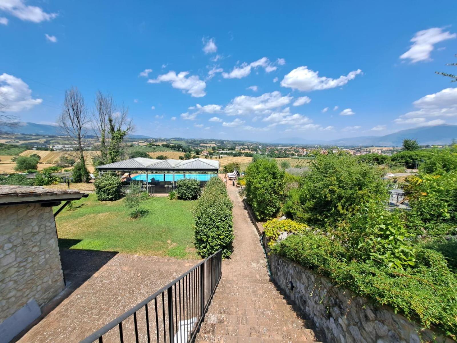 Spoleto By The Pool Guest House Exterior photo