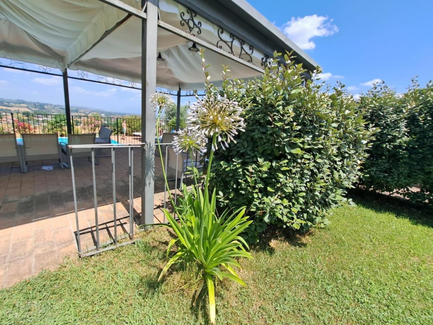 Spoleto By The Pool Guest House Exterior photo